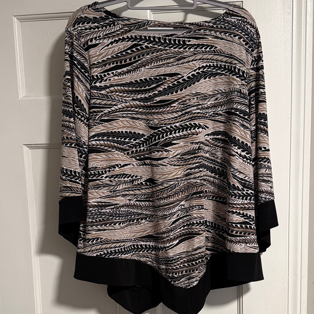 Alfred Dunner Black and Tan Patterned Blouse.